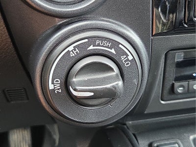 2023 Nissan Titan SV