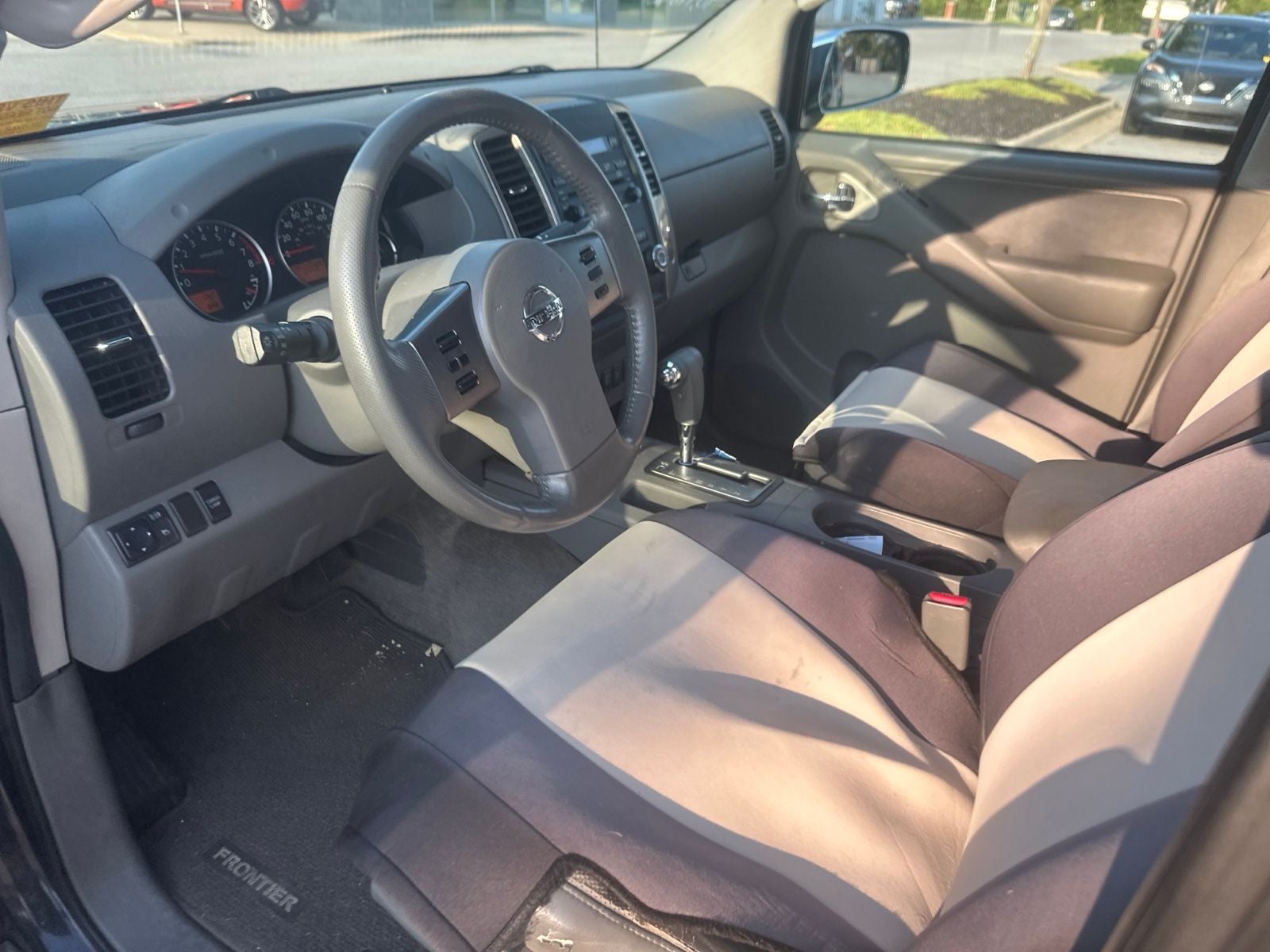 2010 Nissan Frontier LE