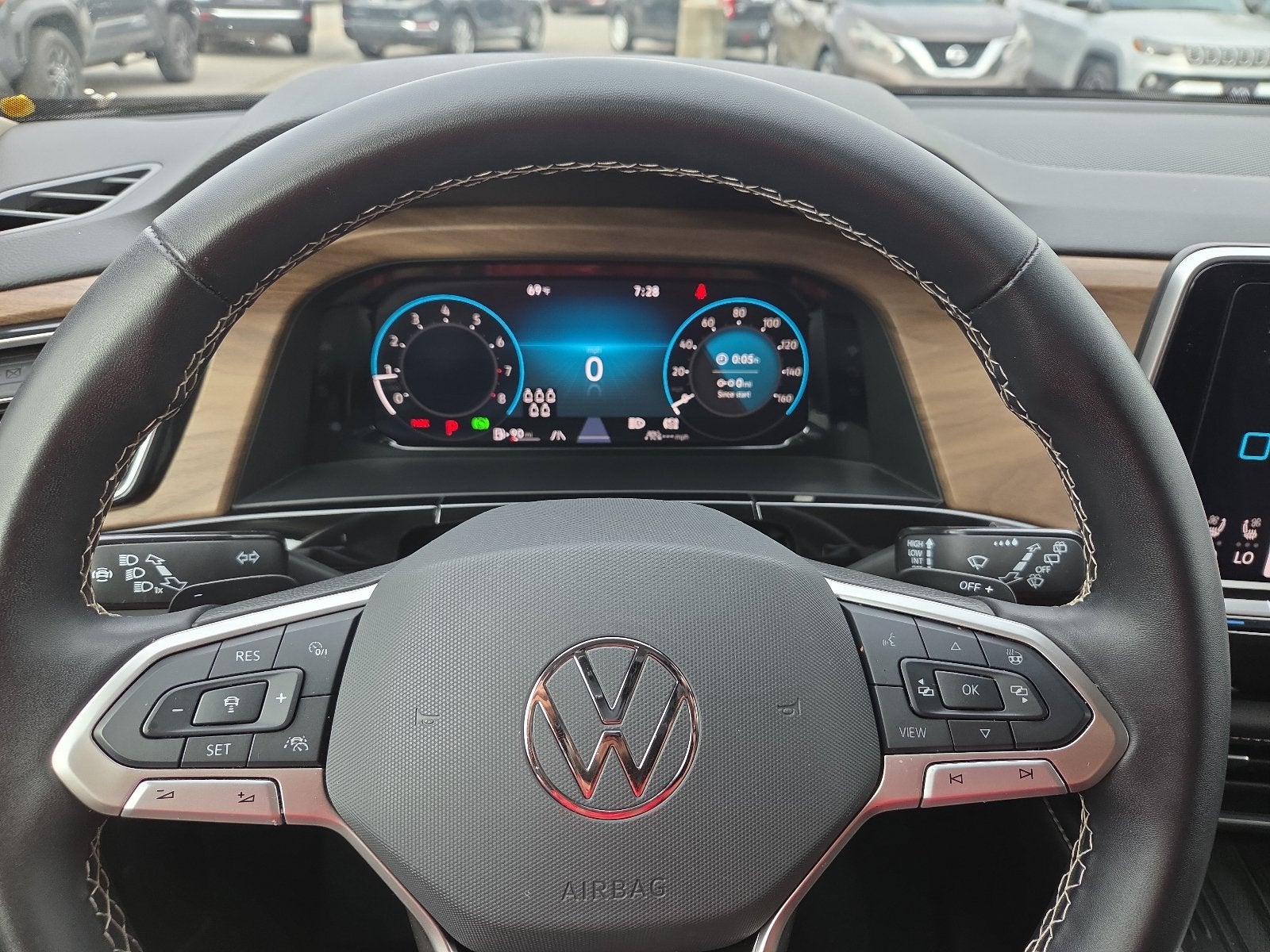 2025 Volkswagen Atlas 2.0T SE w/Technology