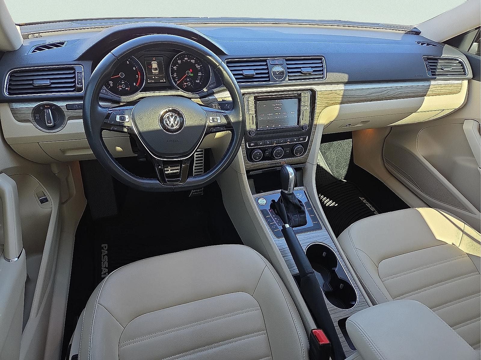 2017 Volkswagen Passat SEL Premium