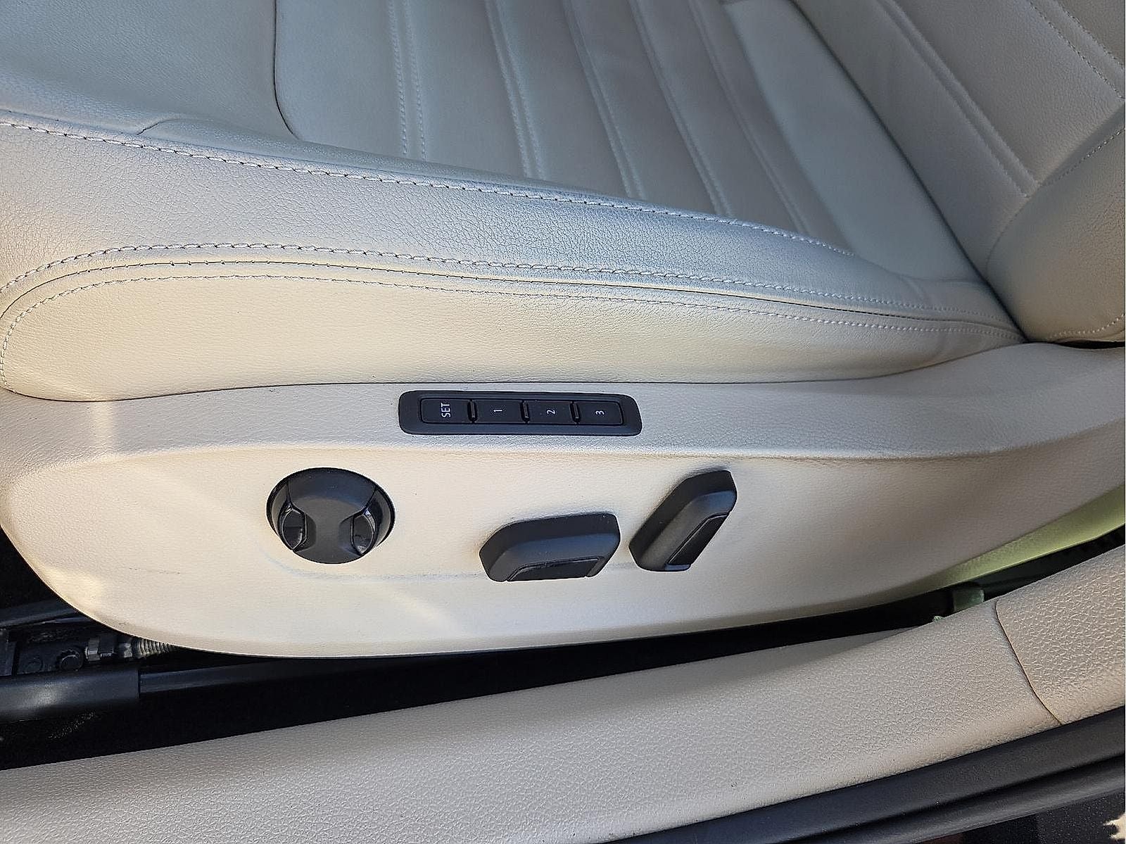 2017 Volkswagen Passat SEL Premium