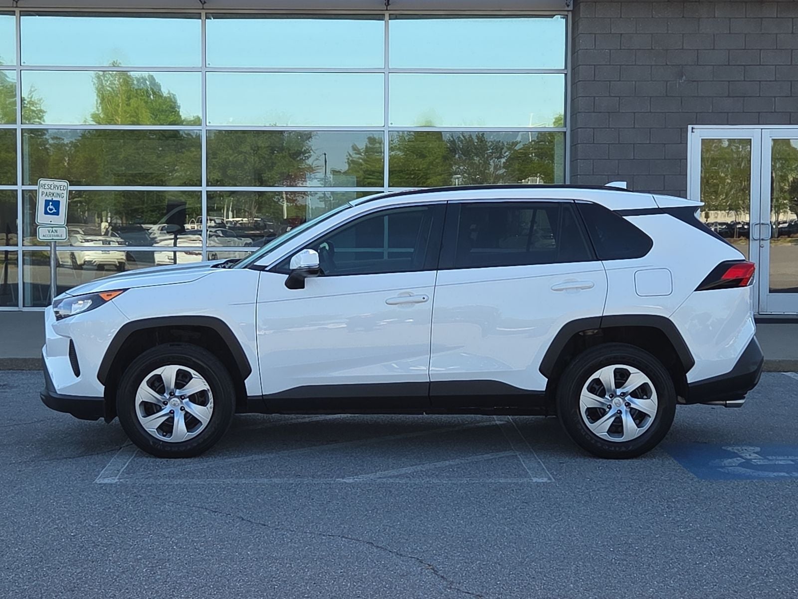 2020 Toyota RAV4 LE