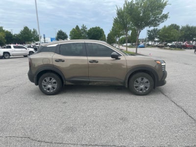 2025 Nissan Kicks S