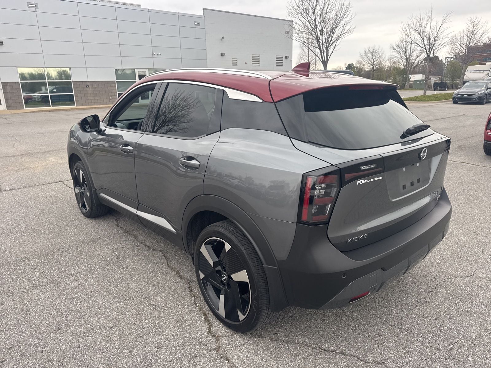 2025 Nissan Kicks SR