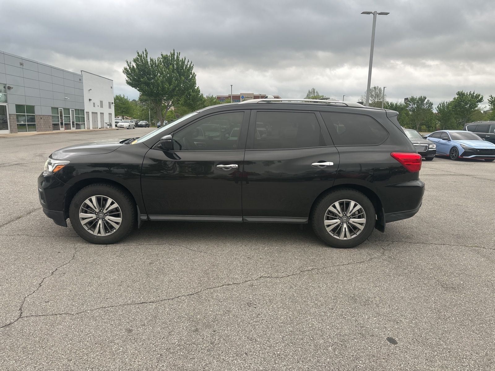 2020 Nissan Pathfinder SV