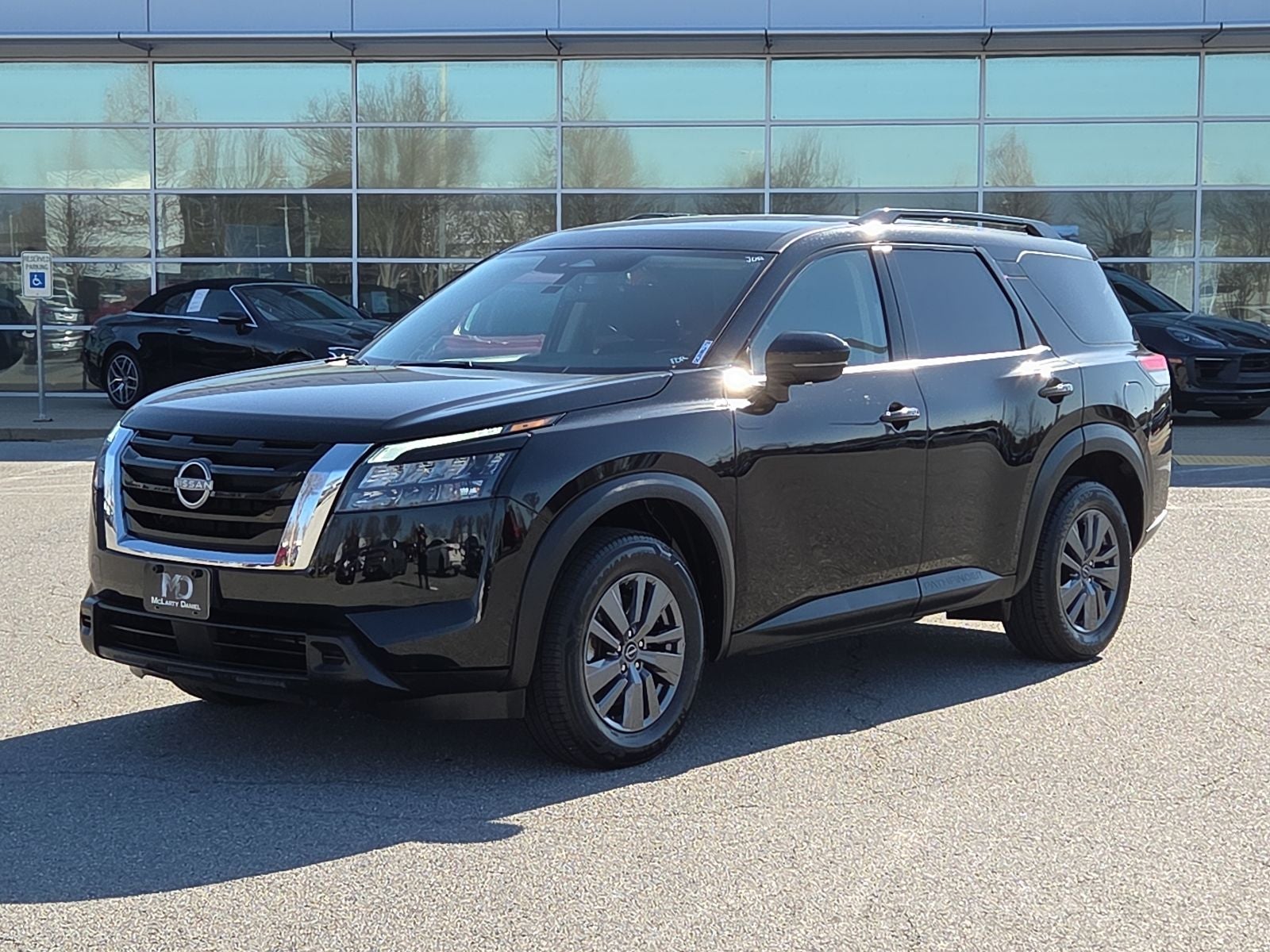 2025 Nissan Pathfinder SV