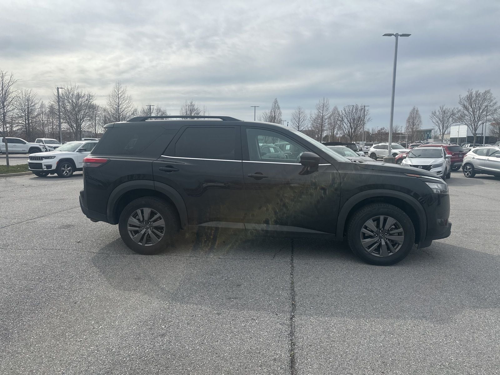 2025 Nissan Pathfinder SV