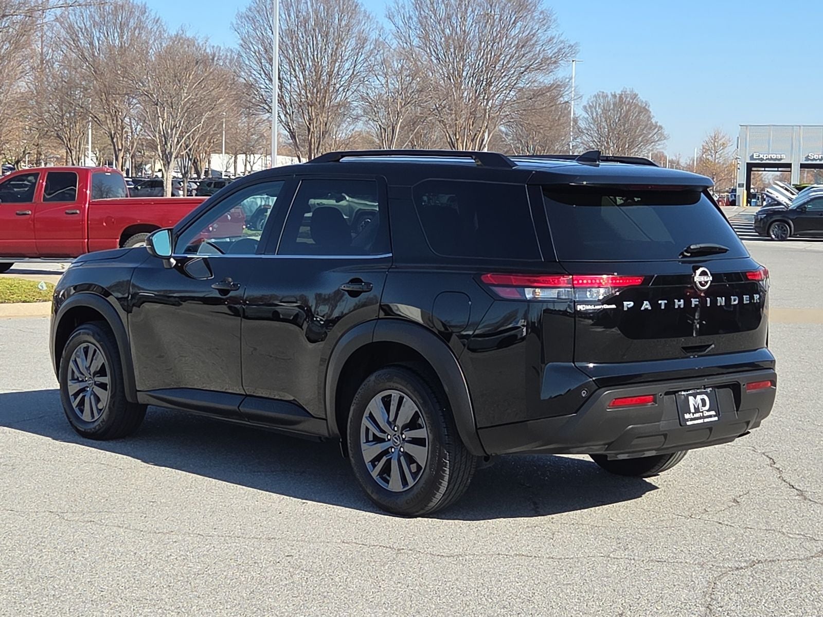 2025 Nissan Pathfinder SV