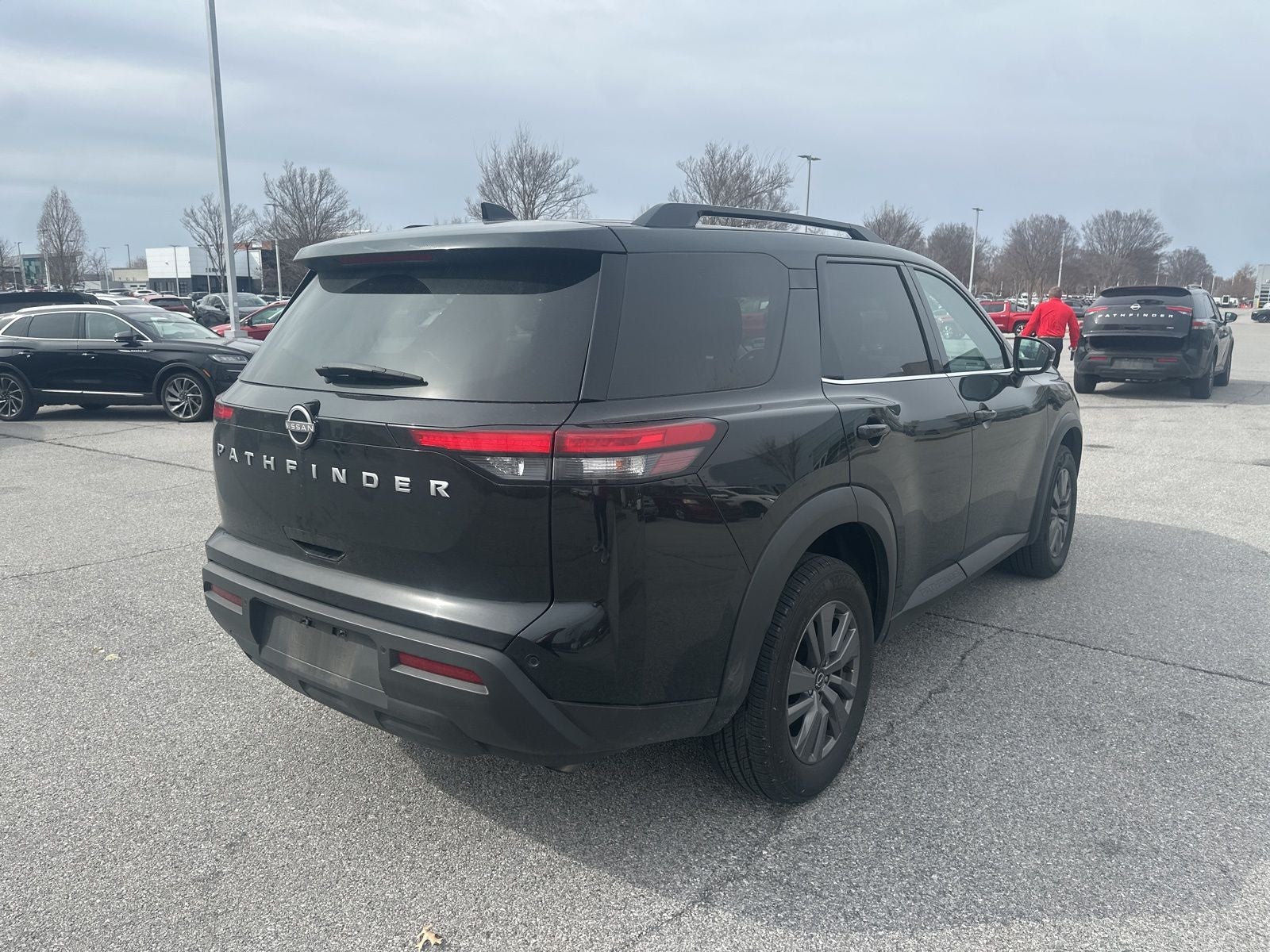 2025 Nissan Pathfinder SV