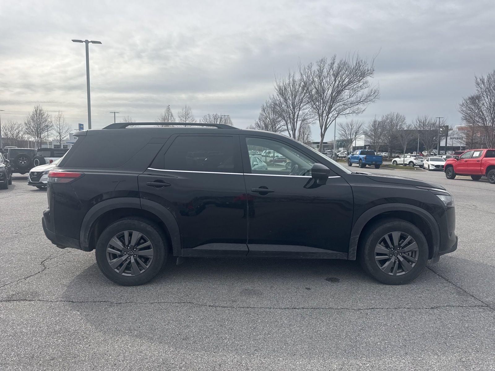 2025 Nissan Pathfinder SV