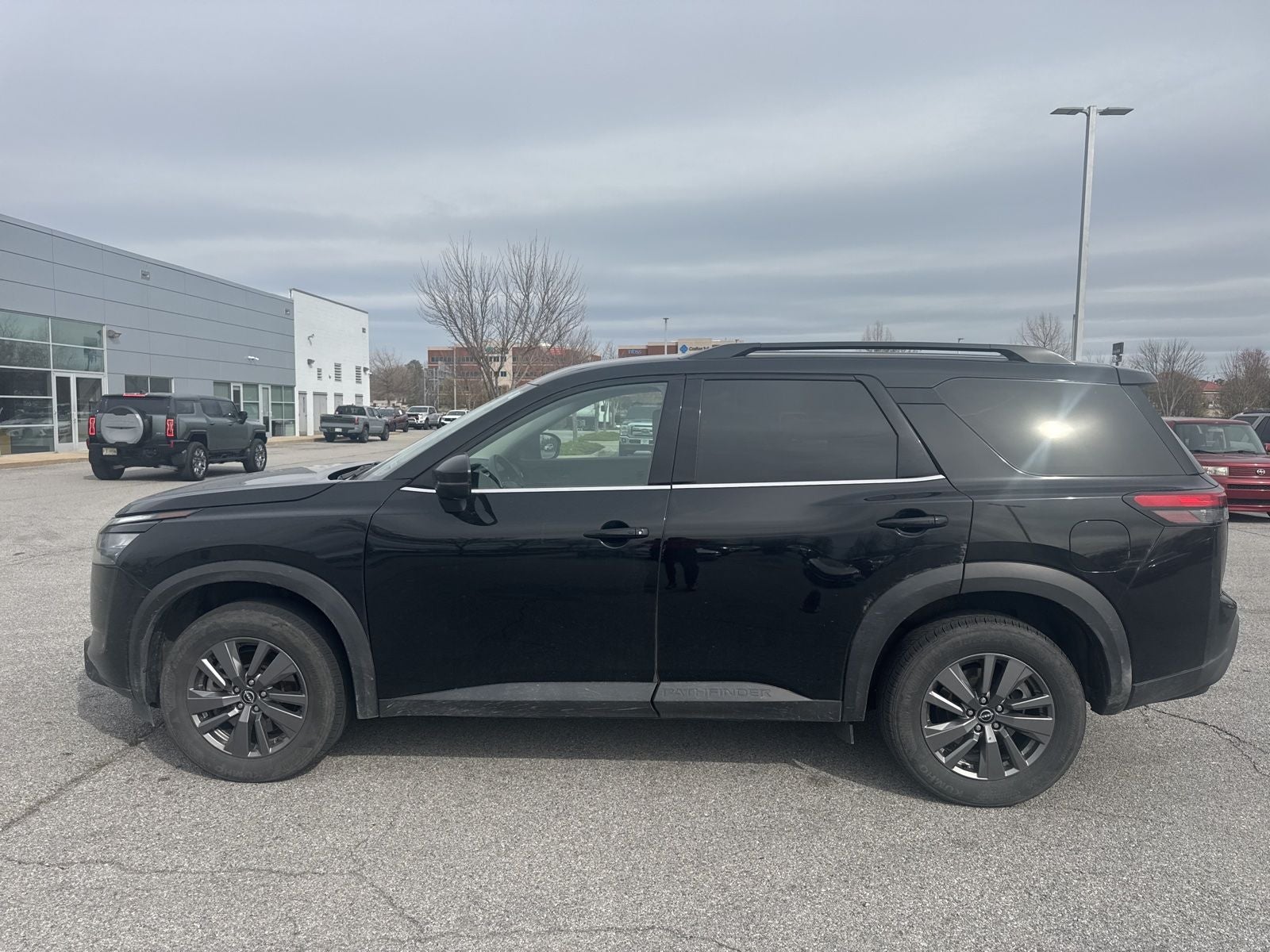 2025 Nissan Pathfinder SV