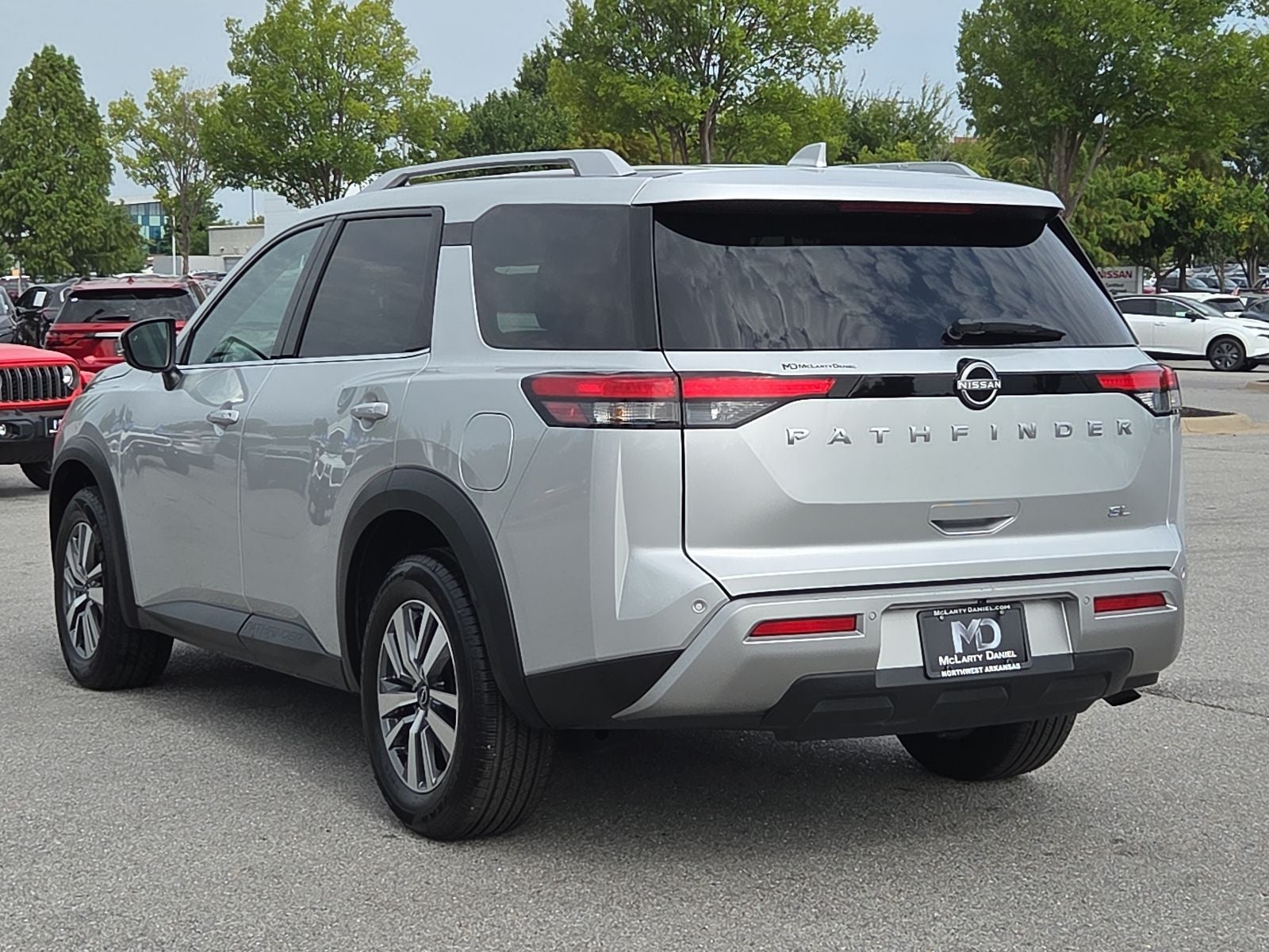 2025 Nissan Pathfinder SL