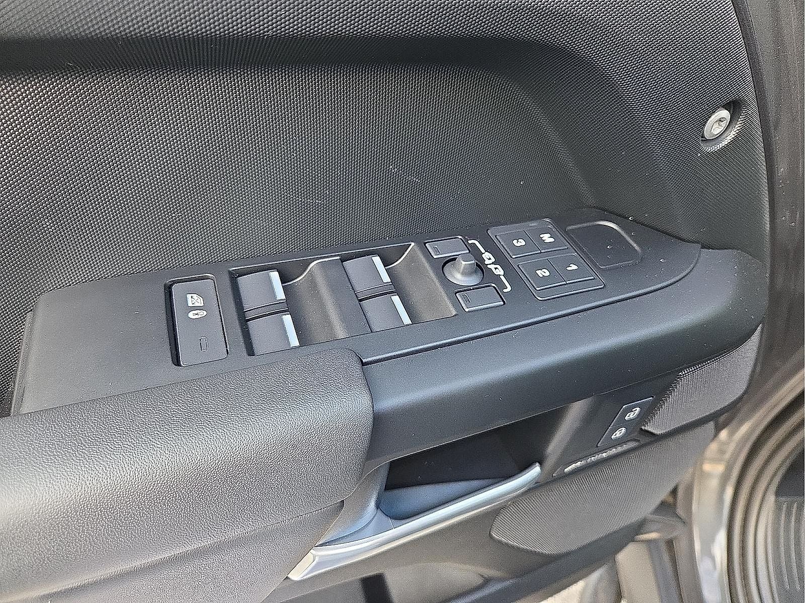 2025 Land Rover Defender 110 S